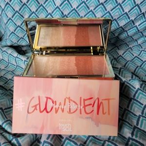 Touch In Sol Glowdient Makeup Palette